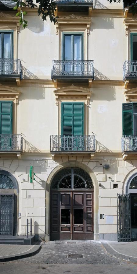 Luciani 33 Luxury Rooms Σαλέρνο Εξωτερικό φωτογραφία