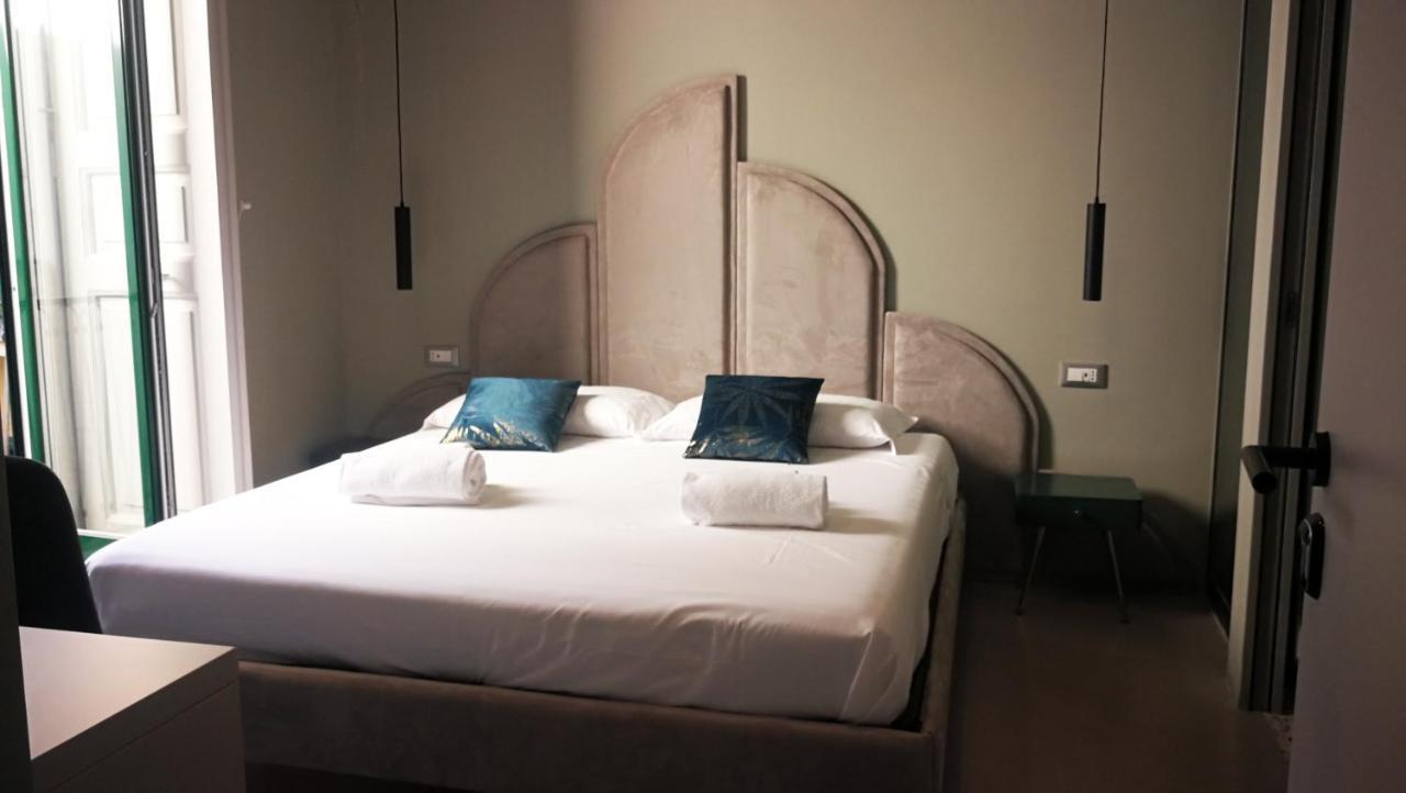 Luciani 33 Luxury Rooms Σαλέρνο Εξωτερικό φωτογραφία