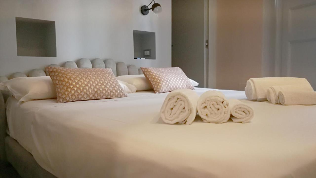 Luciani 33 Luxury Rooms Σαλέρνο Εξωτερικό φωτογραφία