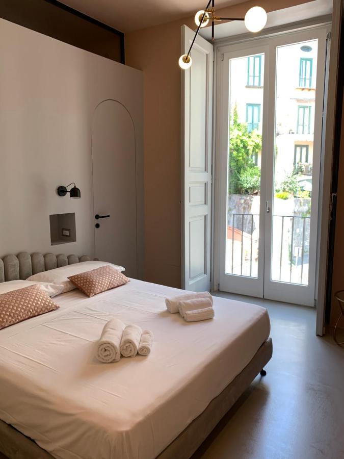 Luciani 33 Luxury Rooms Σαλέρνο Εξωτερικό φωτογραφία