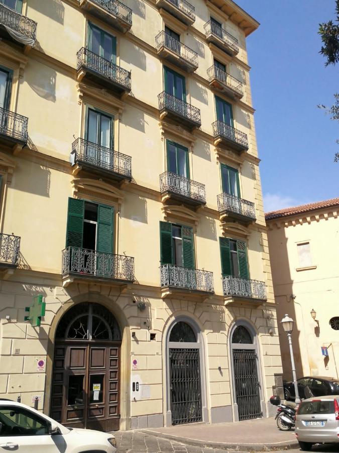 Luciani 33 Luxury Rooms Σαλέρνο Εξωτερικό φωτογραφία