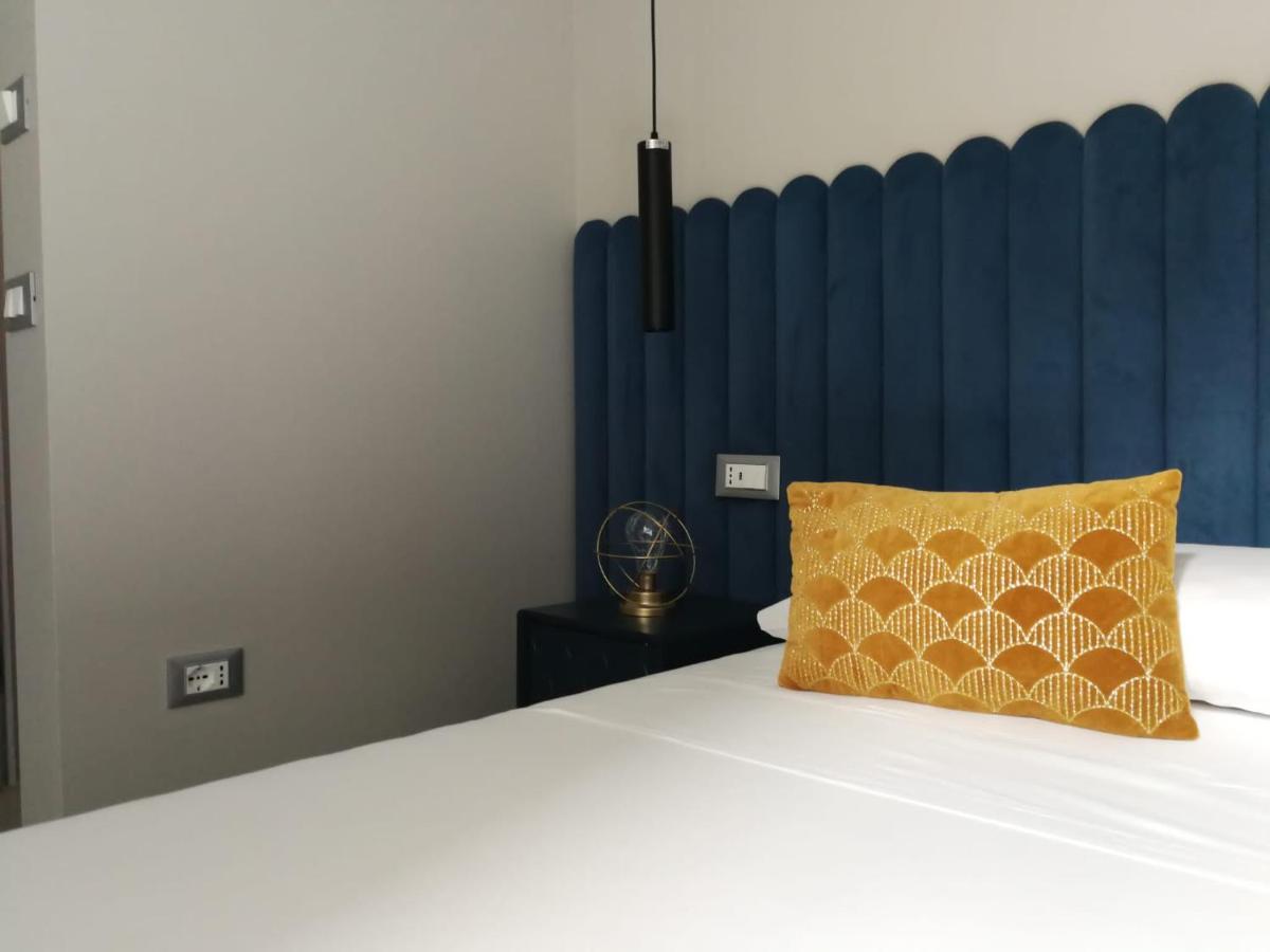 Luciani 33 Luxury Rooms Σαλέρνο Εξωτερικό φωτογραφία